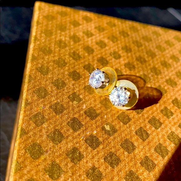 Large CZ studs with Victorian cut silver posts - Picture 2 of 11